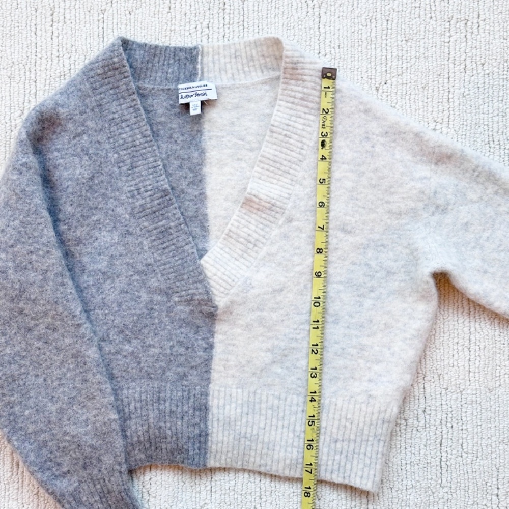 & Other Stories | Colorblock Alpaca Blend V-Neck Sweater | Gray/Cream | XS - Picture 5 of 10